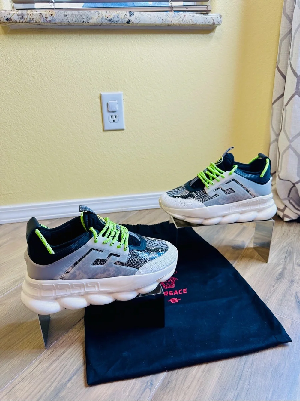 Versace chain reaction